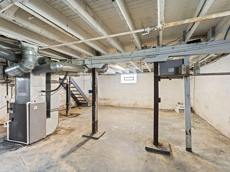 181 W Norman Ave — Photo 29