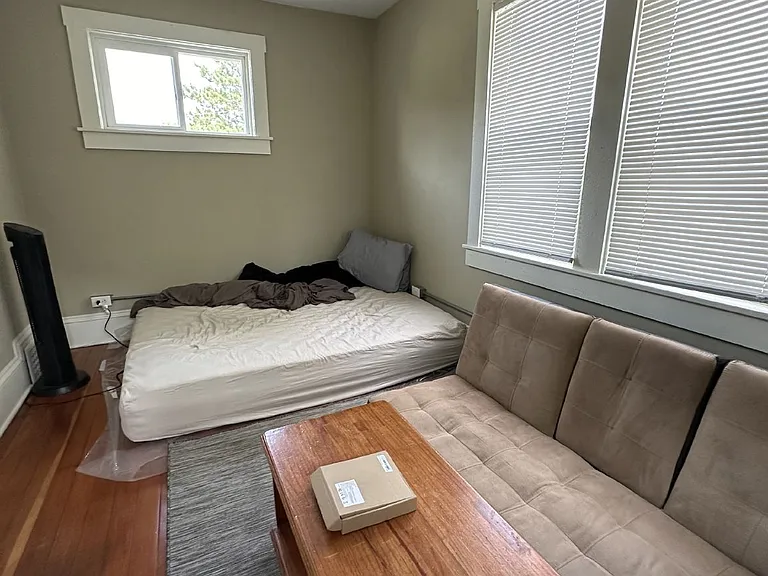 739 Broadway St — Photo 17