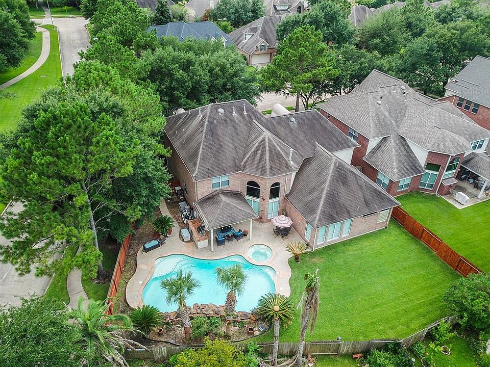 This phenomenal view highlights one of the houses best features, the enormous backyard!