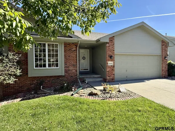 11609 Lakeview Dr, Papillion, NE 68133