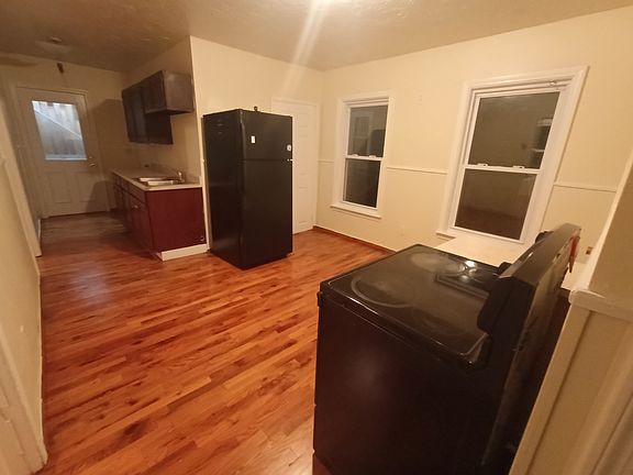 2nd image of 21 Douglas St APT 2
