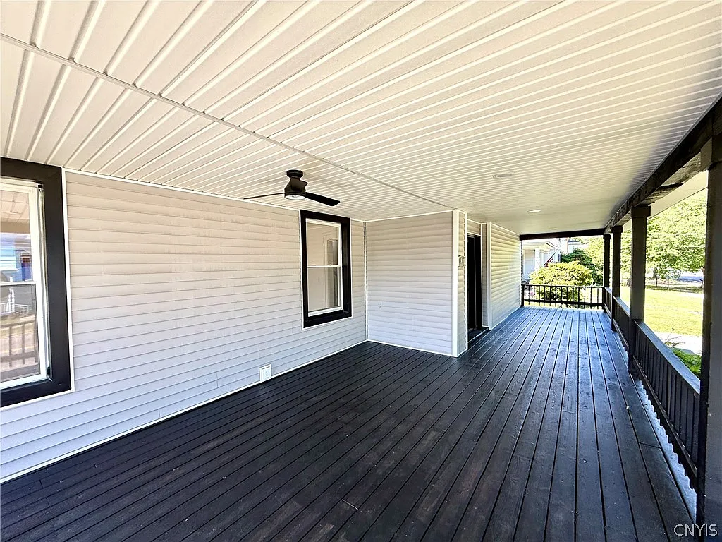 6 bed, 3.0 bath, 3248 sqft, $2,600 — Photo 2