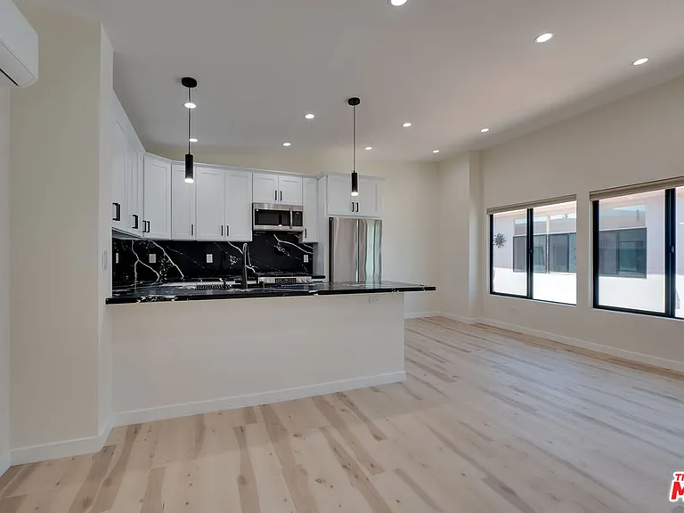 928 N San Vicente Blvd #209 — Photo 2