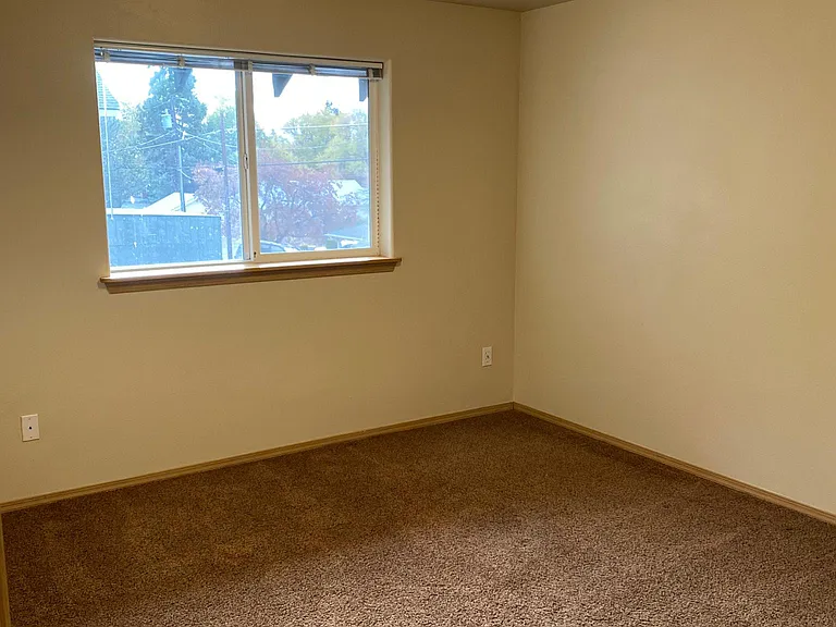 1031 Portland Ave #B — Photo 5