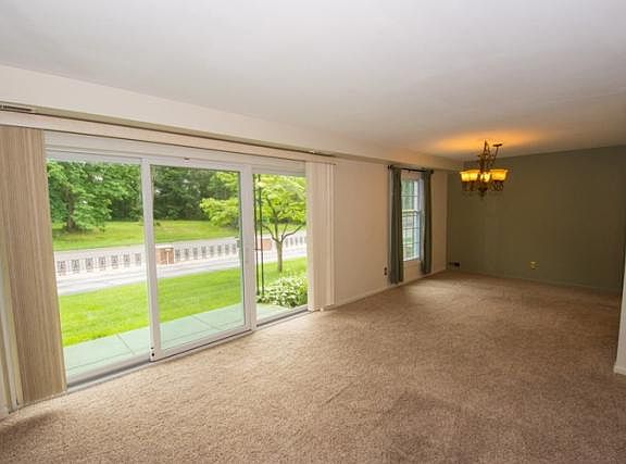 3rd image of 1077 Greenleaf Blvd APT 113