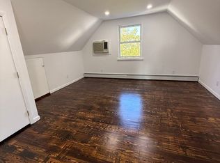 215 Brown St FLOOR 2, Valley Stream, NY 11580