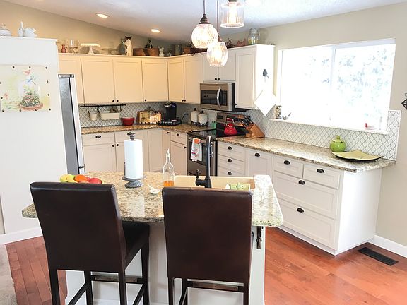 3rd image of 4104 Mojave Dr