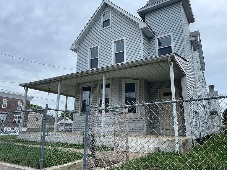 702 Market St — Photo 2