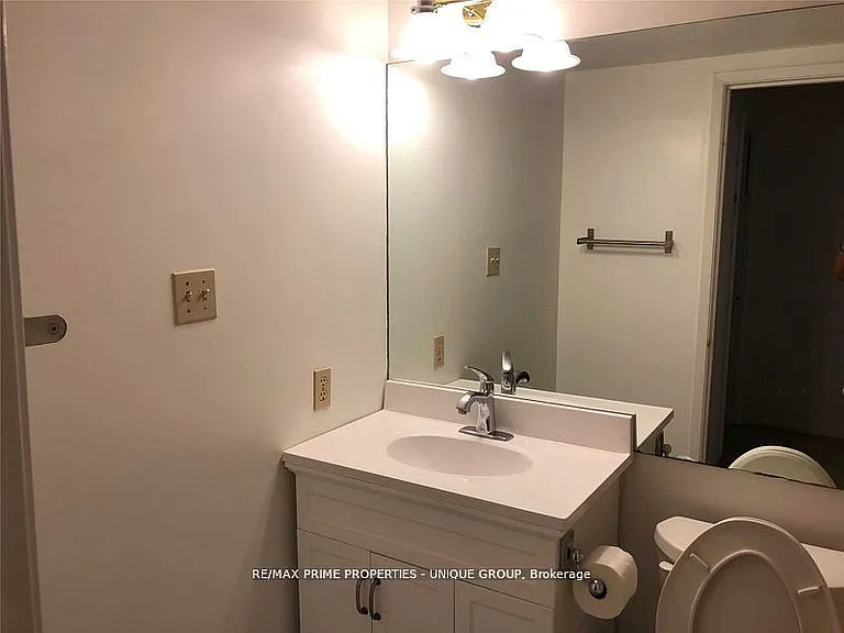 717 Bay St #504 — Photo 9