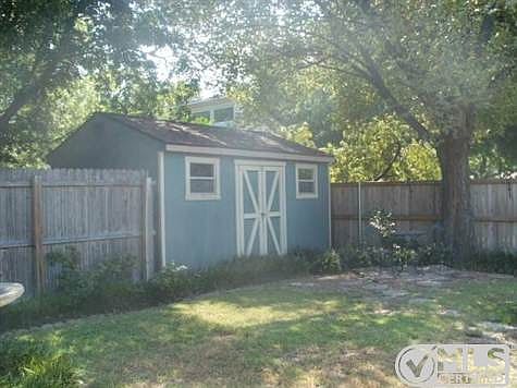 3rd image of 208 Shady Brook Dr
