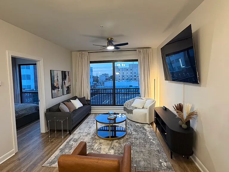 411 W Washington St — Photo 11