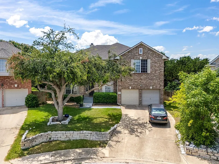1107 Hollybrook Cv — Photo 2
