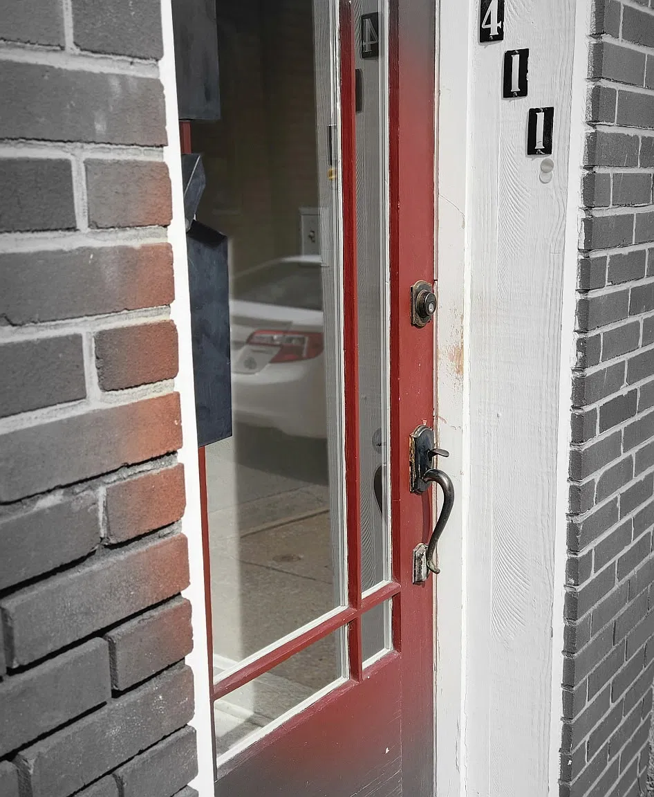 409 W Beverley St — Photo 1