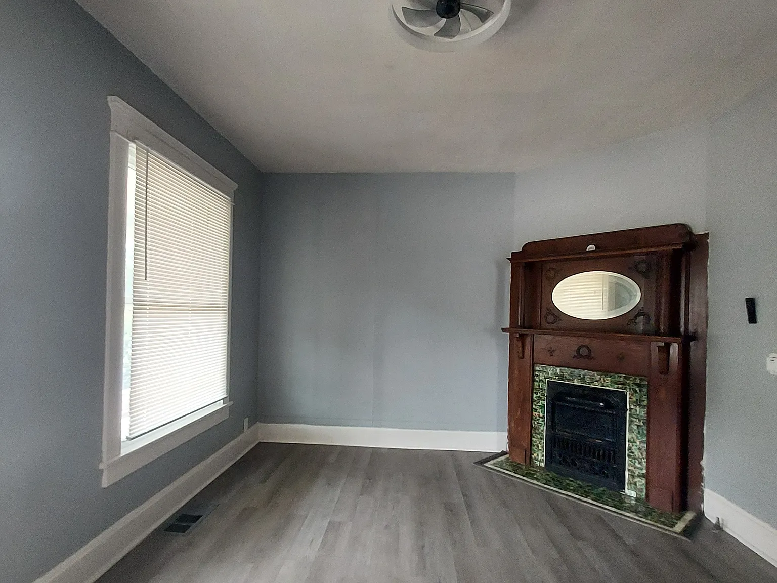 3 Bedroom, 1.5 Bathroom Apartment — Photo 1