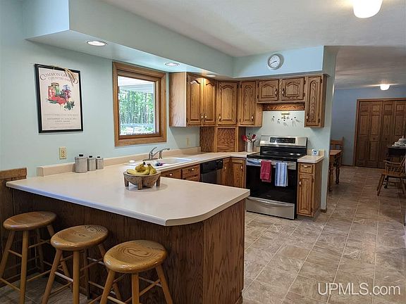 2nd image of 107 Hardwood Ln