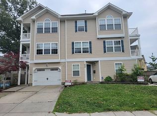 606 Lake Dr, Virginia Beach, VA 23451