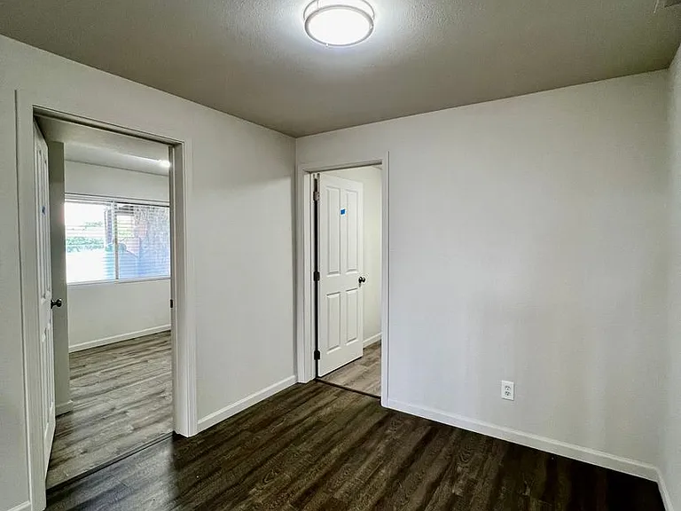 5204 Roza Hill Dr — Photo 16