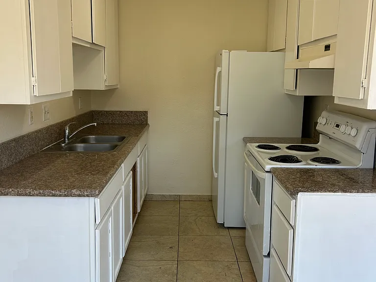 437 Grand Ave #14 — Photo 9