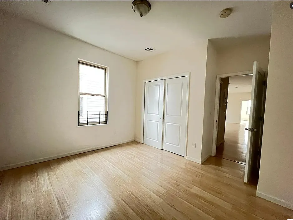 2 bed, 800 sqft, $2,000 — Photo 2