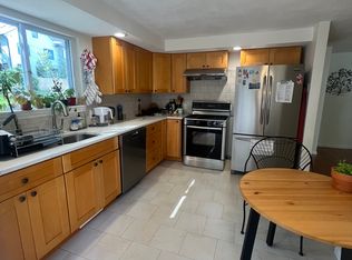 17 Russell Rd UNIT 17, Newton, MA 02458