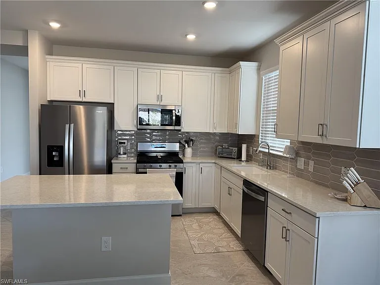 17442 Caravita Ln — Photo 2