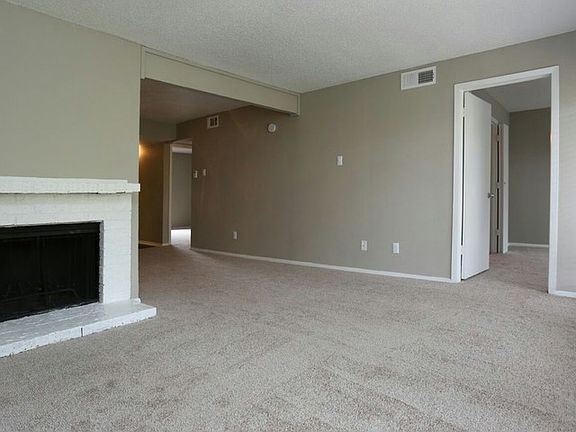 5th image of 811 NE Green Oaks Blvd #682756