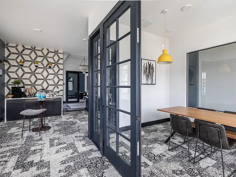 Ladora Modern Apartments — Photo 21