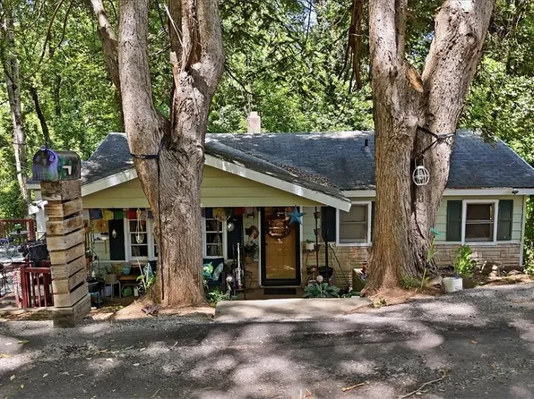 76 Bomar St, Inman, SC 29349