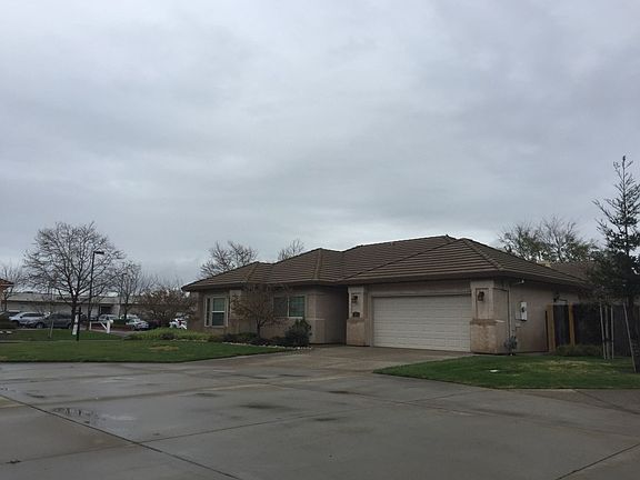 3rd image of 860 Alder Pl