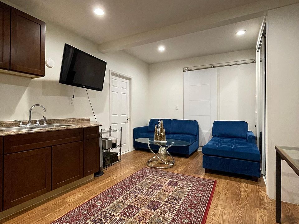 1st image of 4831 Alonzo Ave