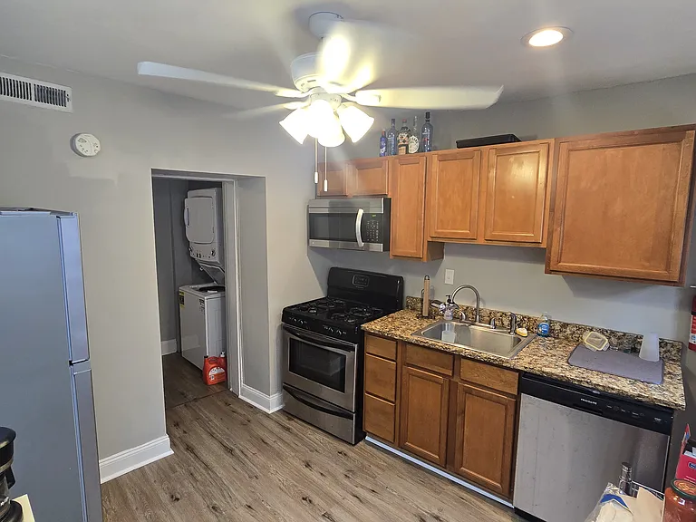 138 Levering St — Photo 2
