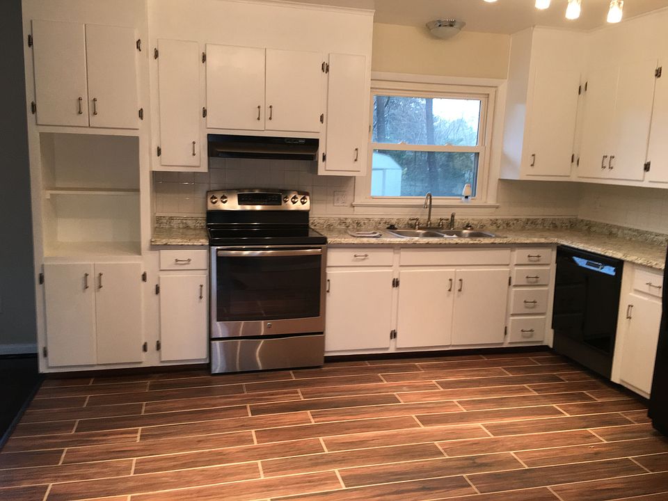 2nd image of 17 Rosewood Ln