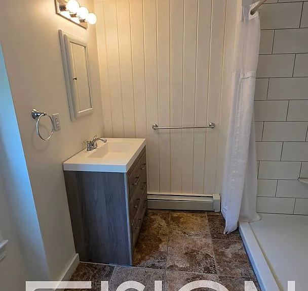 446 Colchester Ave — Photo 6