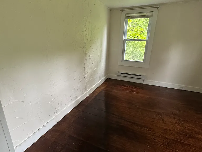 422 Mill Rd — Photo 8