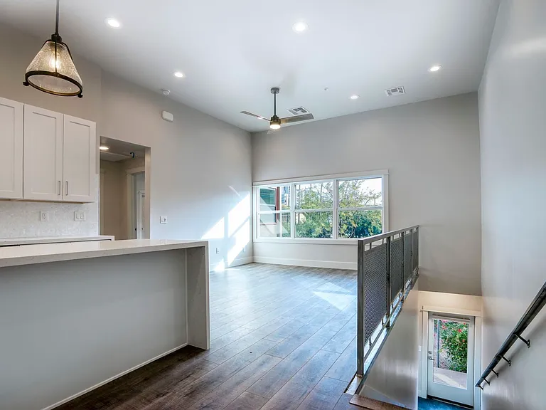 402 W Roosevelt St #203 — Photo 13