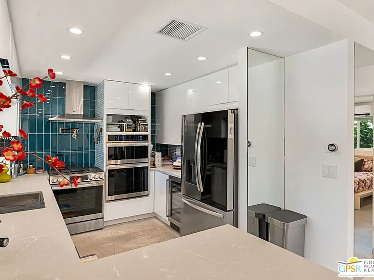 1405 E Tachevah Dr — Photo 11