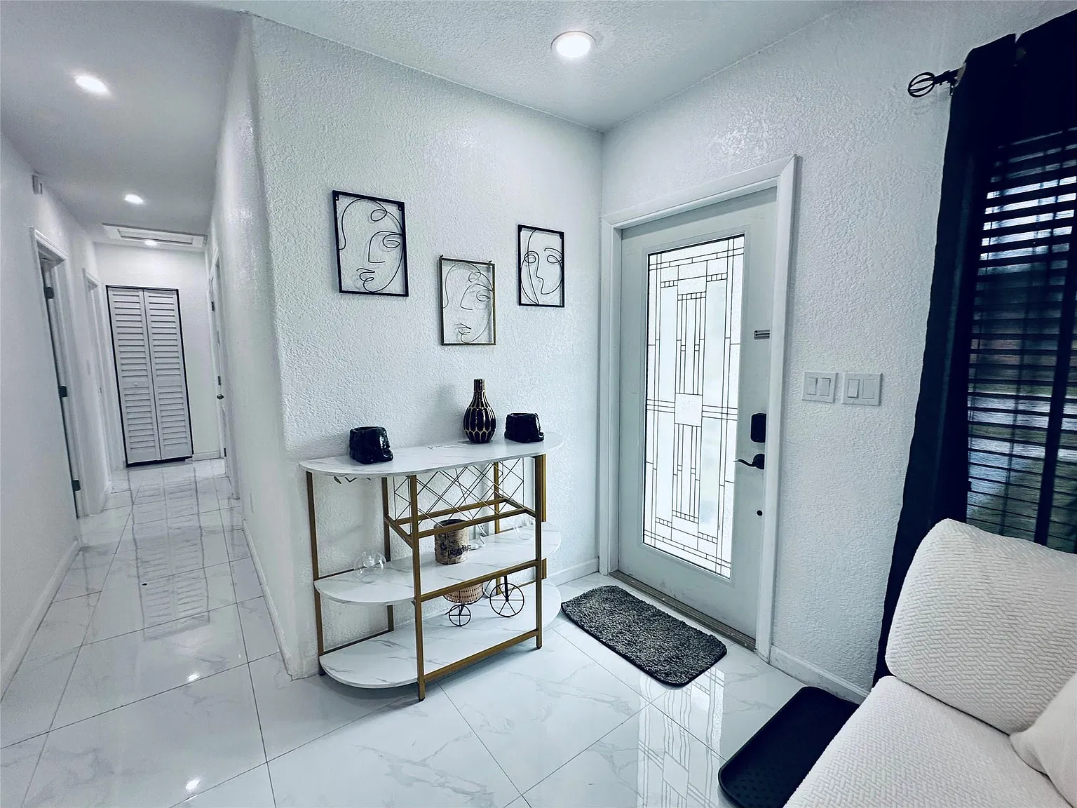 3 bed, 2.0 bath, 1390 sqft, $3,550 — Photo 3