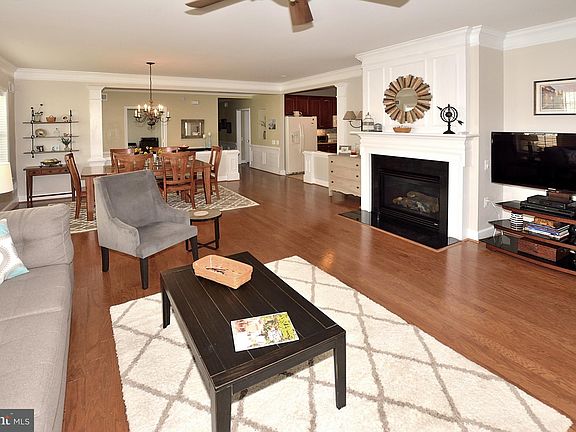 5th image of 20567 Rosewood Manor Sq