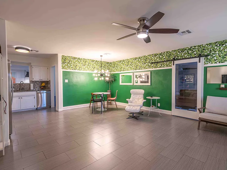2429 E Earll Dr — Photo 3