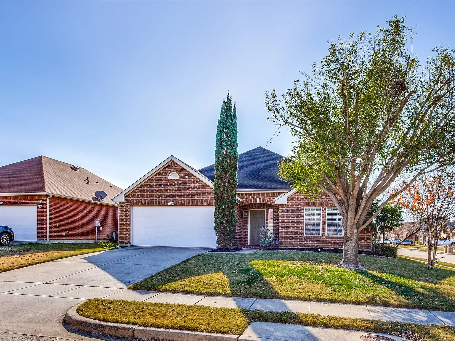 3 bed, 2.0 bath, 1950 sqft, $2,325 — Photo 3