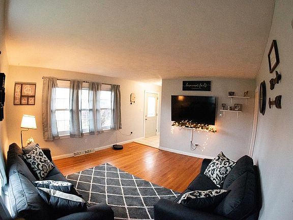 2nd image of 2619 Cloverlane Dr