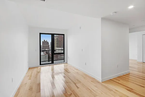 Rented by REZI | media 10