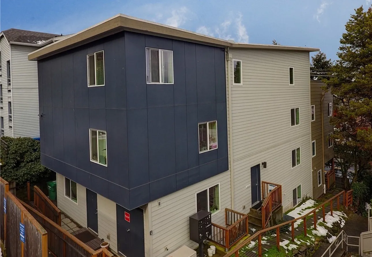 643 W Nickerson St — Photo 2