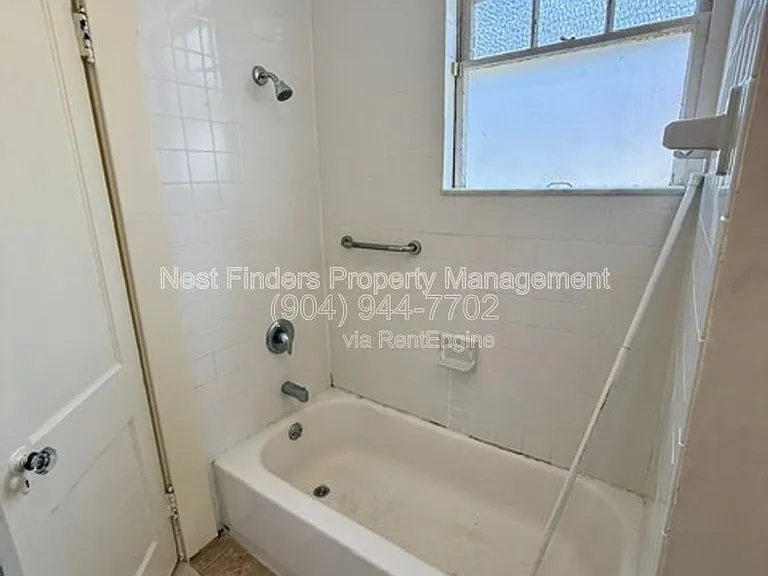 2309 College St — Photo 16
