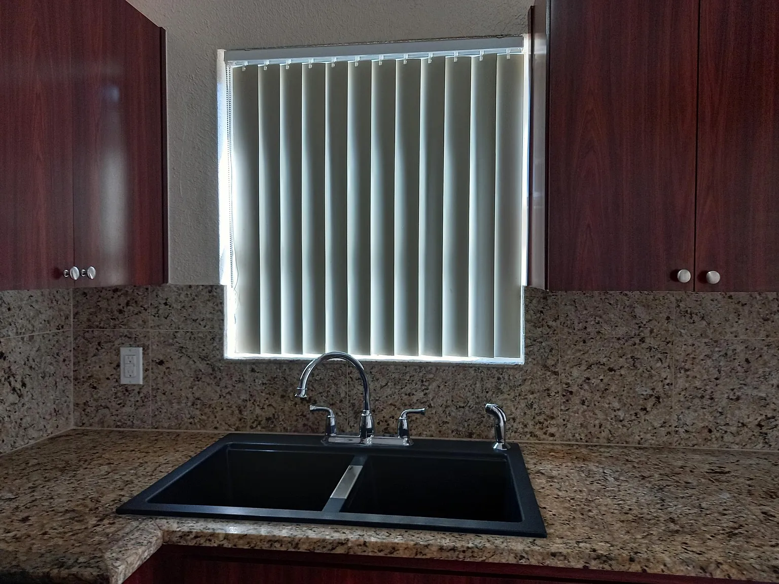 W 43rd Pl, Hialeah — Photo 4