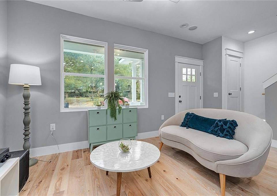 2nd image of 712 Harris Ave #2