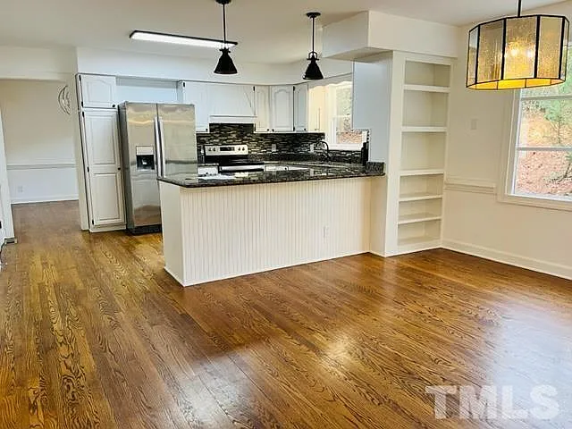 2112 N Hills Dr — Photo 8