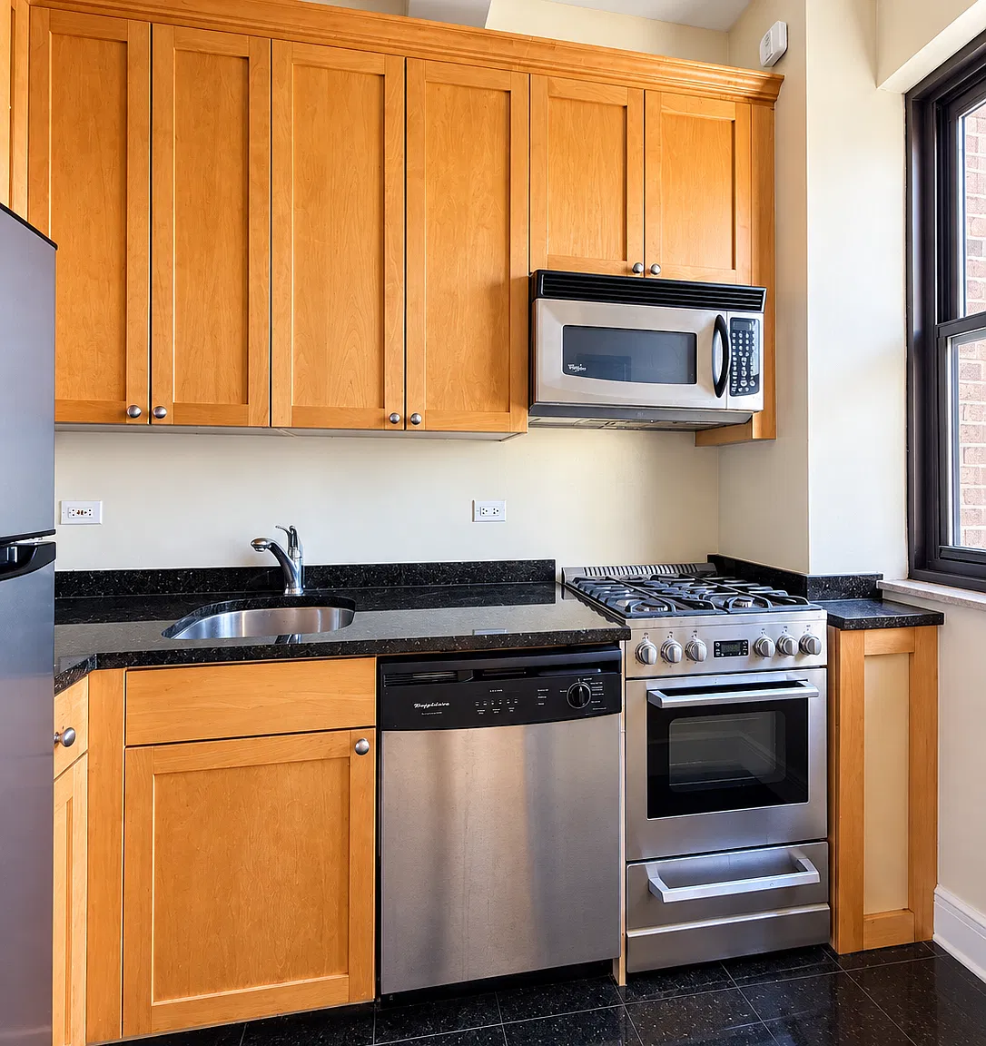 166 2nd Ave — Photo 3