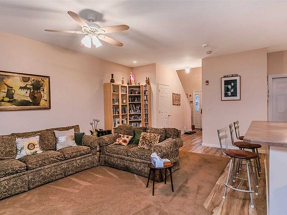 5th image of 44 Oyster Cove Ln