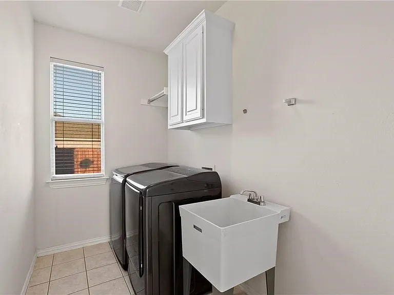 1313 Bradbury Dr — Photo 30